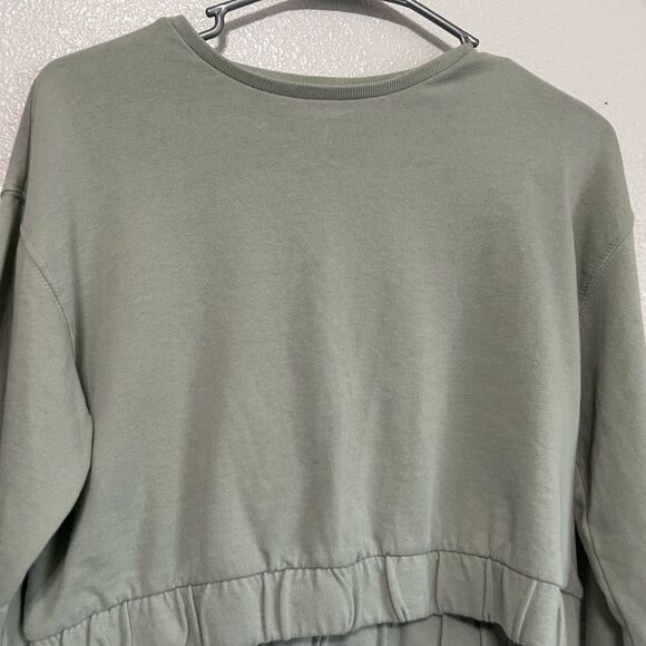 ZARA Cropped Sweatshirt - Picture 2 of 4